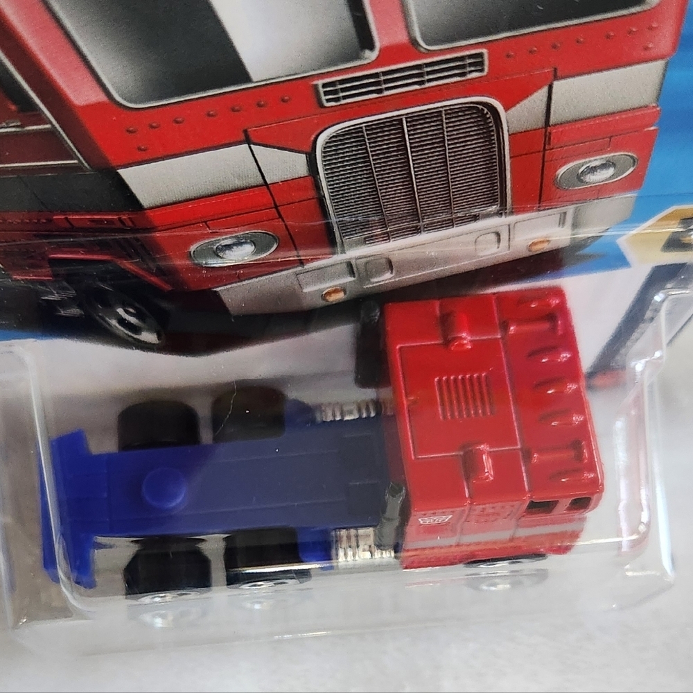 🚛🤖Mattel Hot Wheels Optimus Prime Truck – Transformers – NWT Autobot toy car - Picture 8 of 8